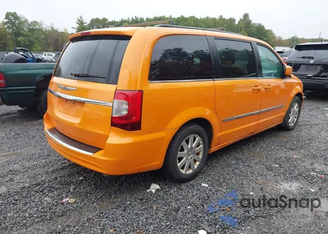 2015 Chrysler Town & Country Touring z USA, uszkodzony, nr VIN 2C4RC1BG7FR626903